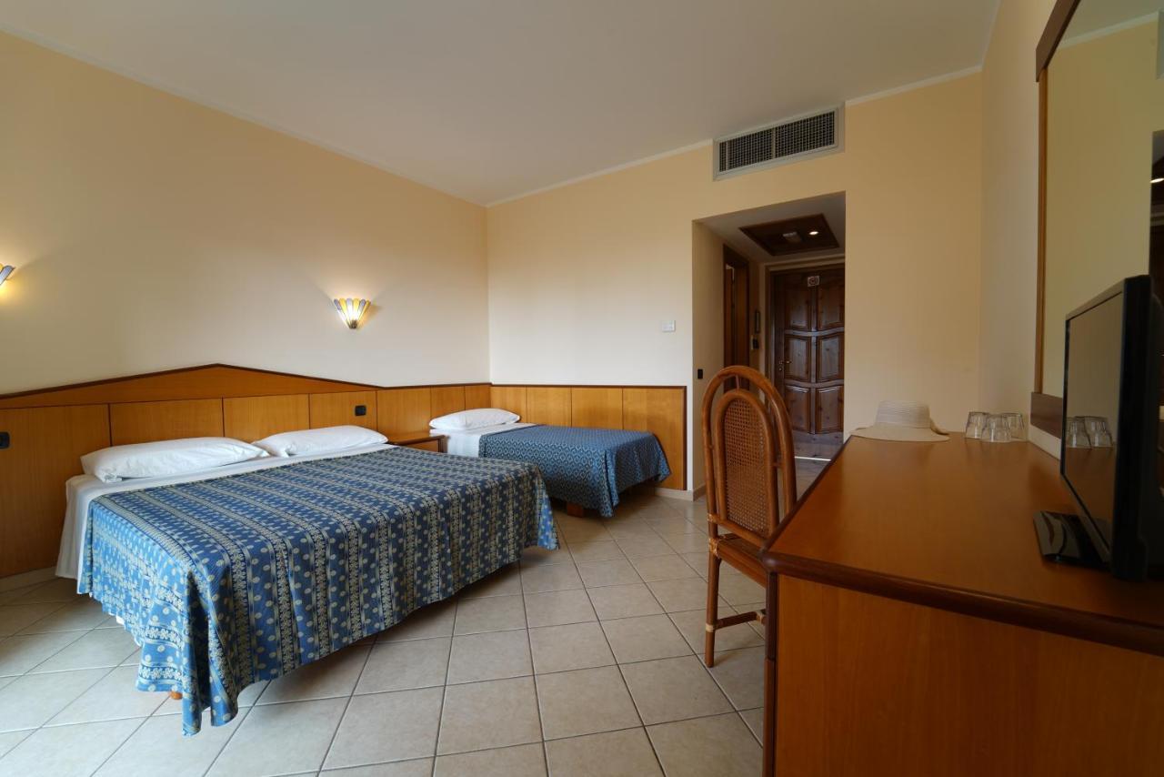 Villaggio Torre Ruffa Robinson Капо-Ватикано Екстер'єр фото